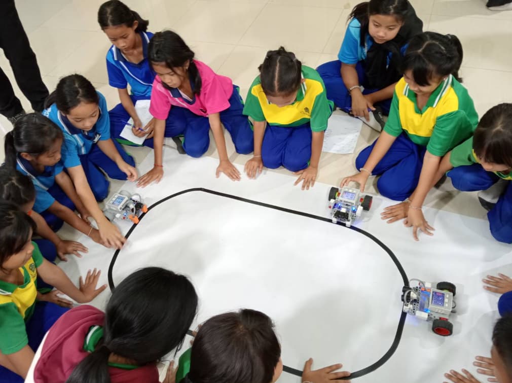 ค่ายฝึกทักษะปฏิบัติการ Coding &Robotics  การเขียนคำสั่งควบคุมหุ่นยนต์ เบื้องต้น